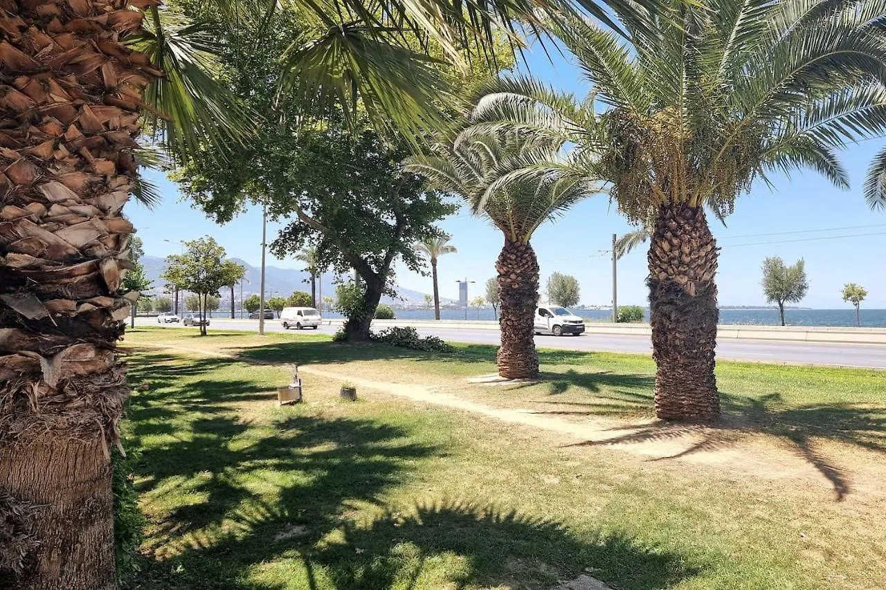 Elegant & Cozy Retreat Home, City Center Gem By The Seaside, Steps From The Tram Izmir 0*,
