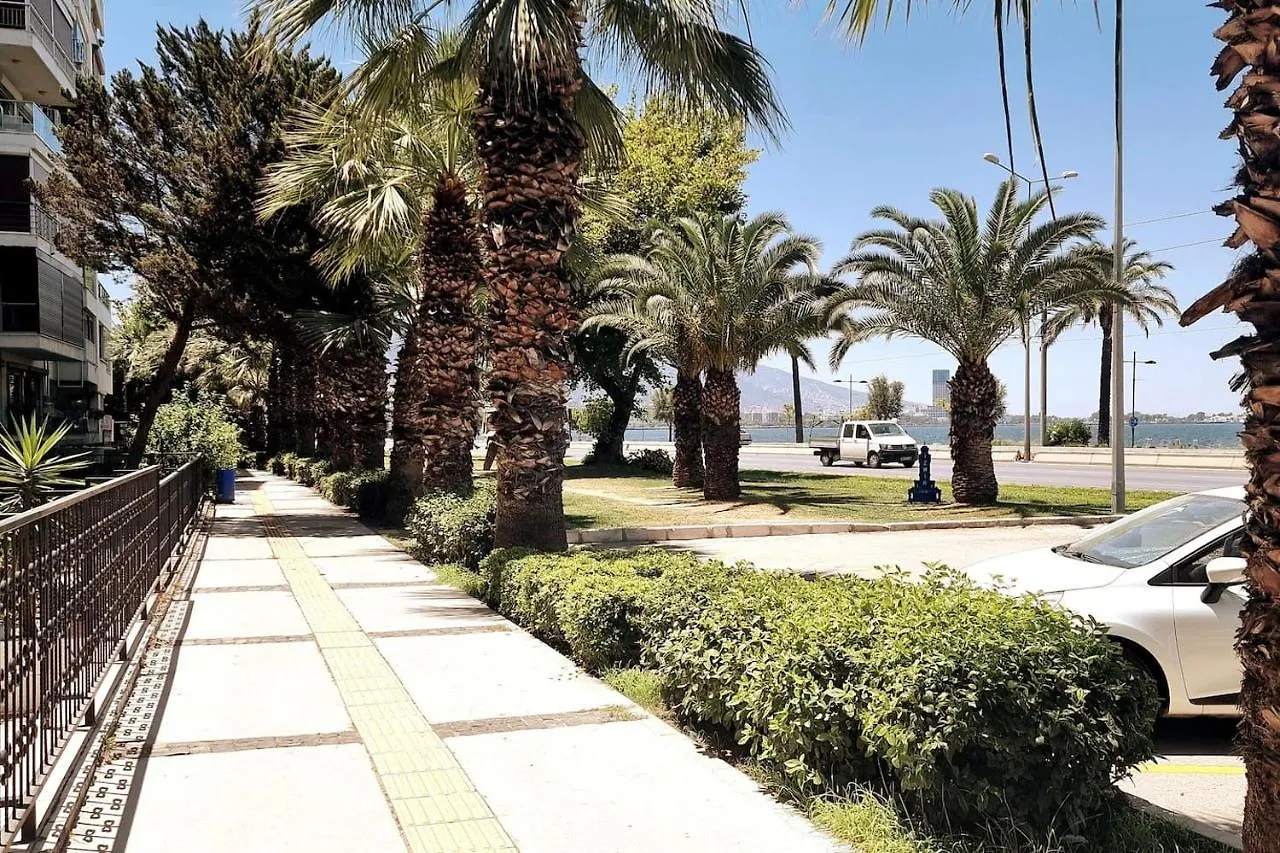 Apartment Elegant & Cozy Retreat Home, City Center Gem By The Seaside, Steps From The Tram Izmir
