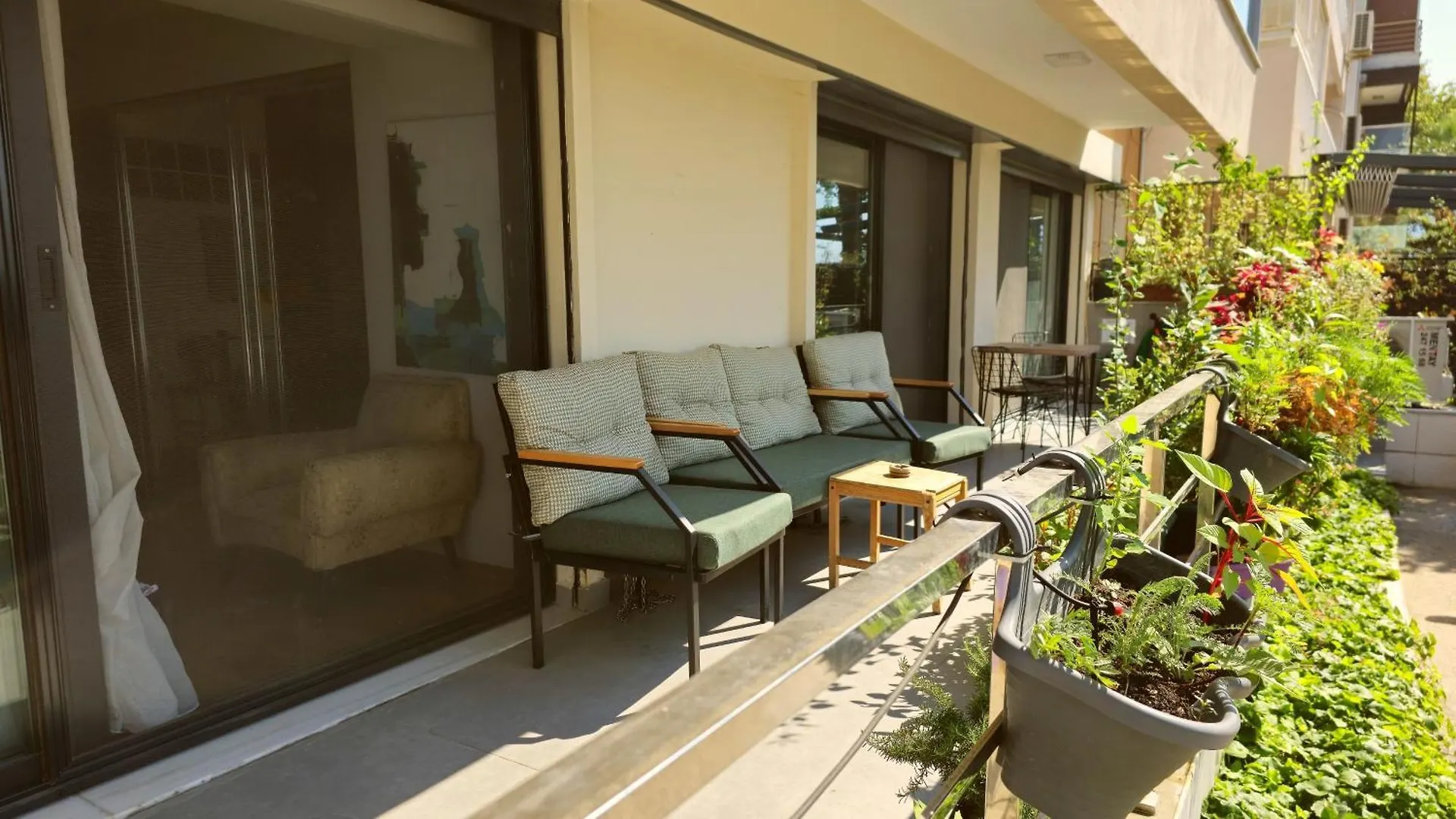 Elegant & Cozy Retreat Home, City Center Gem By The Seaside, Steps From The Tram Izmir Turkey