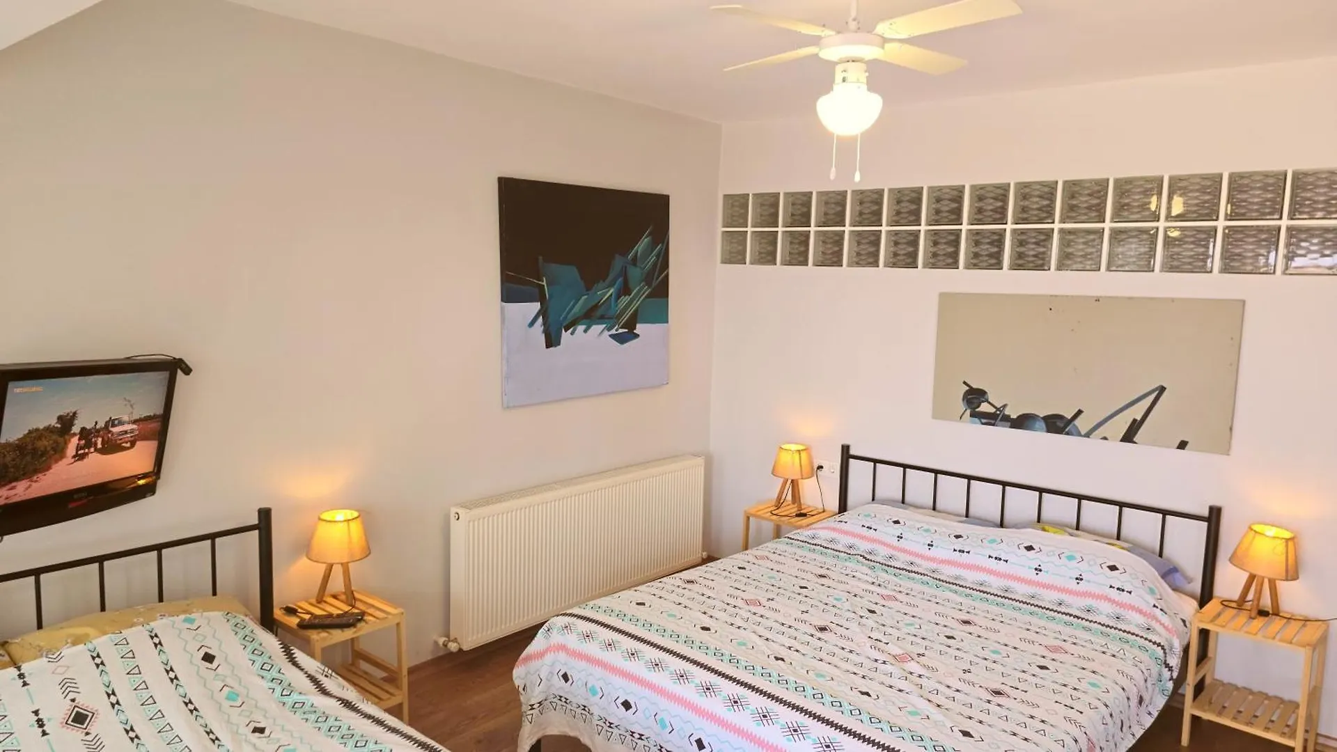 Elegant & Cozy Retreat Home, City Center Gem By The Seaside, Steps From The Tram Izmir Apartment