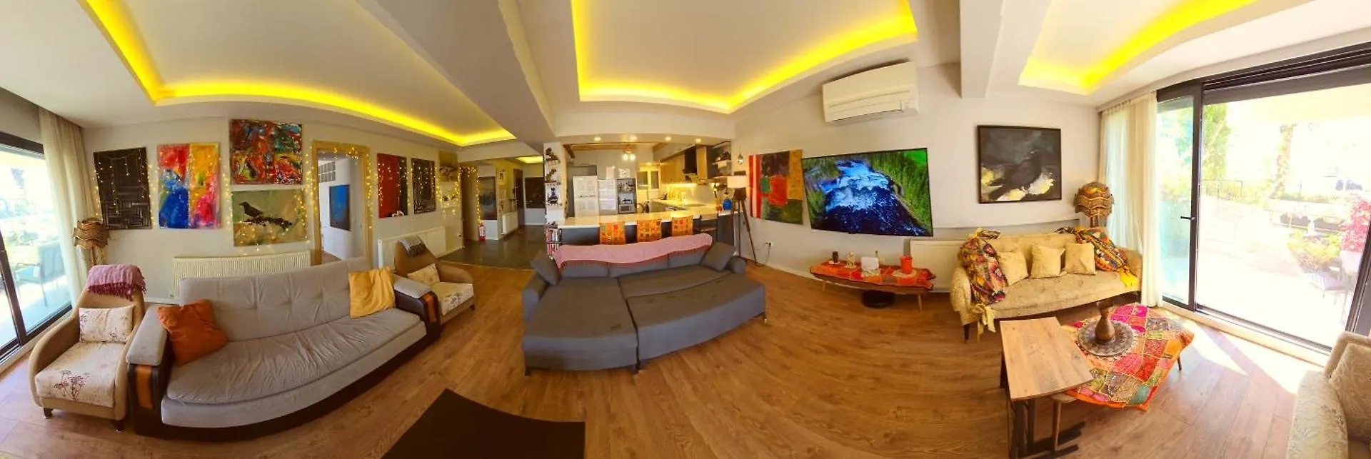 Elegant & Cozy Retreat Home, City Center Gem By The Seaside, Steps From The Tram Izmir Apartment