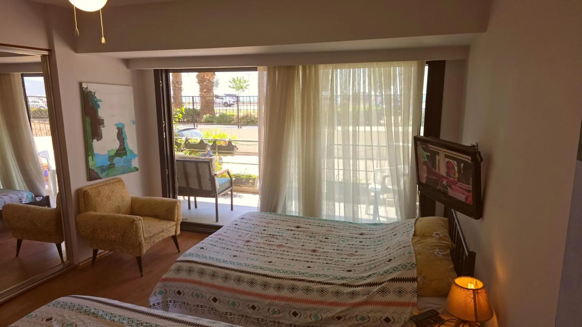 Elegant & Cozy Retreat Home, City Center Gem By The Seaside, Steps From The Tram Izmir Apartment