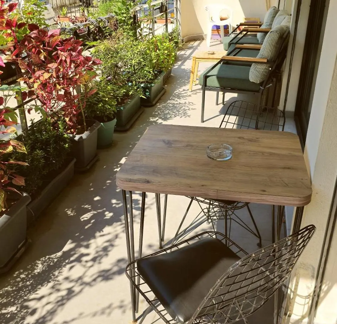 Elegant & Cozy Retreat Home, City Center Gem By The Seaside, Steps From The Tram Izmir