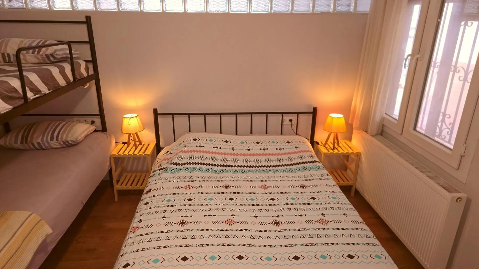 Apartment Elegant & Cozy Retreat Home, City Center Gem By The Seaside, Steps From The Tram Izmir