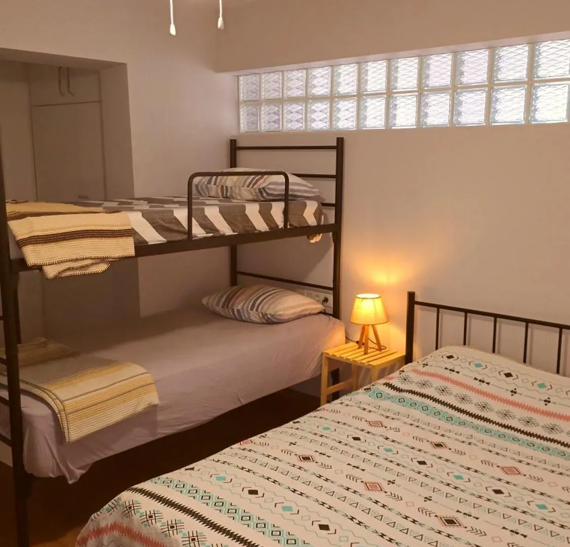 Apartment Elegant & Cozy Retreat Home, City Center Gem By The Seaside, Steps From The Tram Izmir