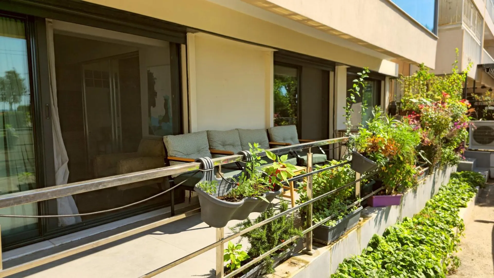 Elegant & Cozy Retreat Home, City Center Gem By The Seaside, Steps From The Tram Izmir